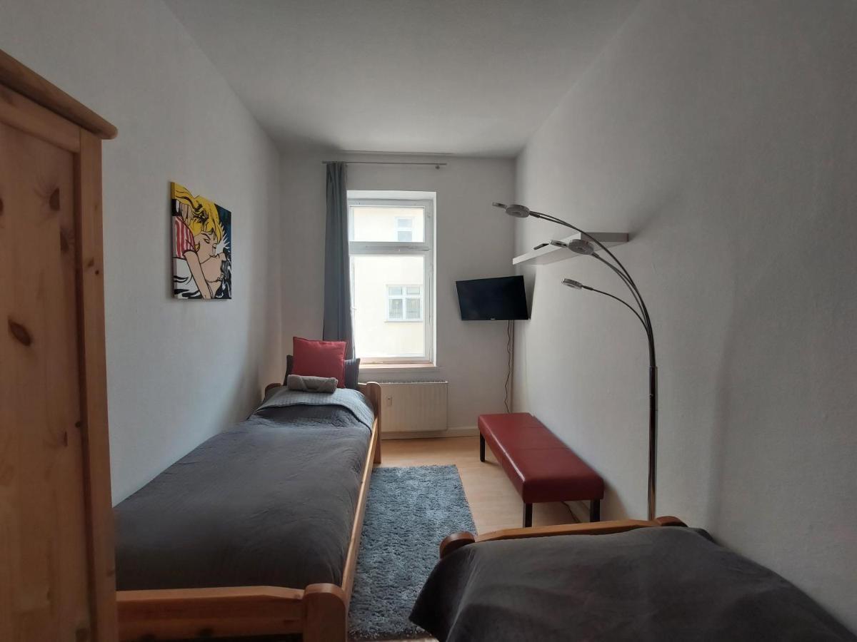 Schoene Zwei-Zimmer-Wohnung "W2" Mit 4 Einzelbetten Und Wlan In Zwenkau Bei Leipzig Im Neuseenland 外观 照片