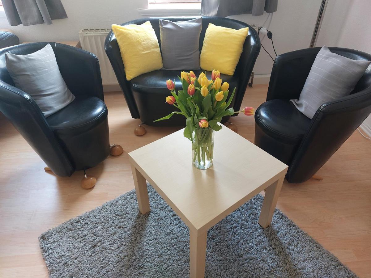 Schoene Zwei-Zimmer-Wohnung "W2" Mit 4 Einzelbetten Und Wlan In Zwenkau Bei Leipzig Im Neuseenland 外观 照片