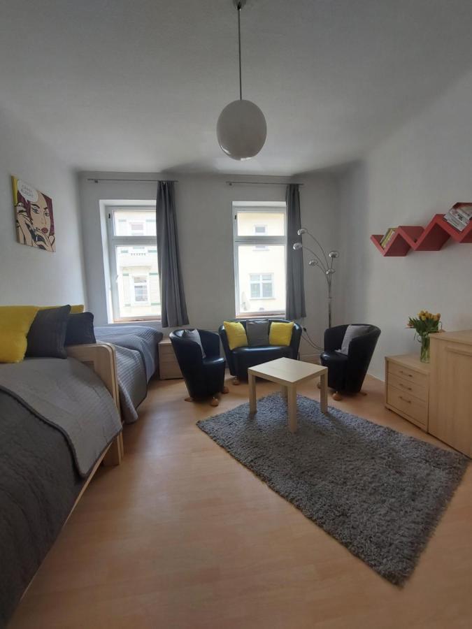 Schoene Zwei-Zimmer-Wohnung "W2" Mit 4 Einzelbetten Und Wlan In Zwenkau Bei Leipzig Im Neuseenland 外观 照片