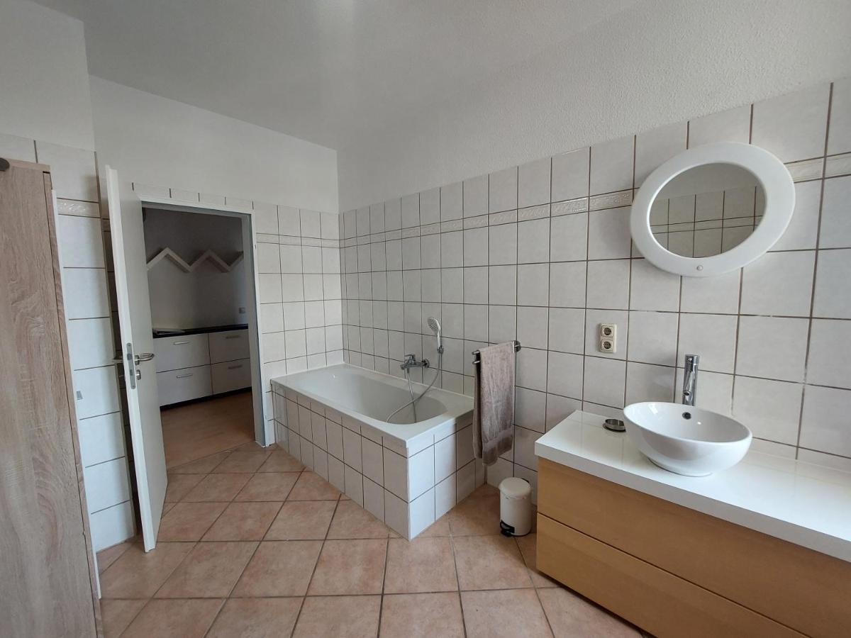 Schoene Zwei-Zimmer-Wohnung "W2" Mit 4 Einzelbetten Und Wlan In Zwenkau Bei Leipzig Im Neuseenland 外观 照片