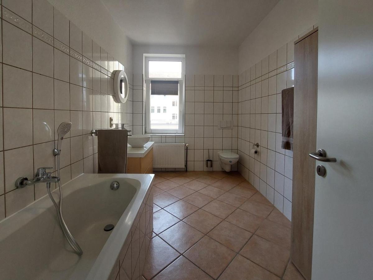 Schoene Zwei-Zimmer-Wohnung "W2" Mit 4 Einzelbetten Und Wlan In Zwenkau Bei Leipzig Im Neuseenland 外观 照片